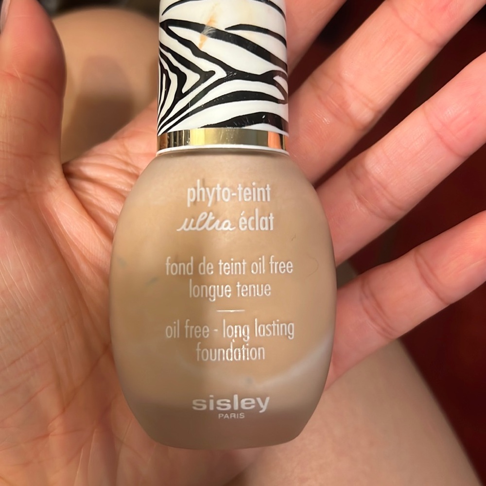 - Sisley oil free foundation